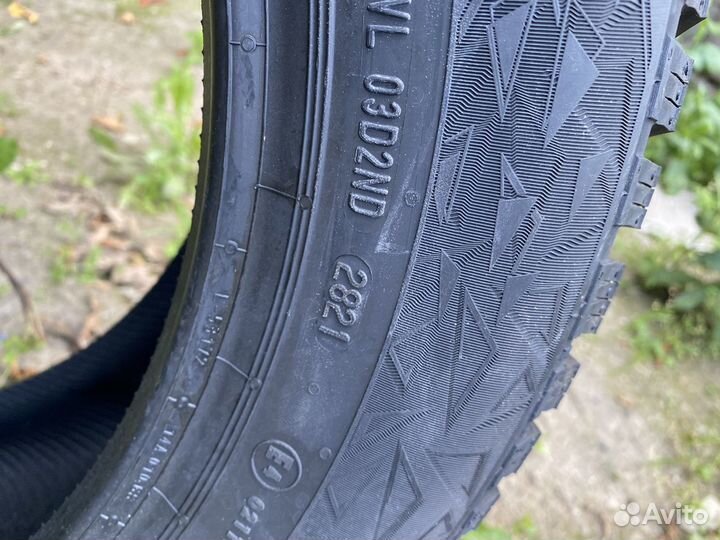 Continental IceContact 3 215/55 R17