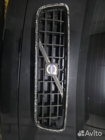 Решетка радиатора Volvo s60 рестайлинг 2005 г