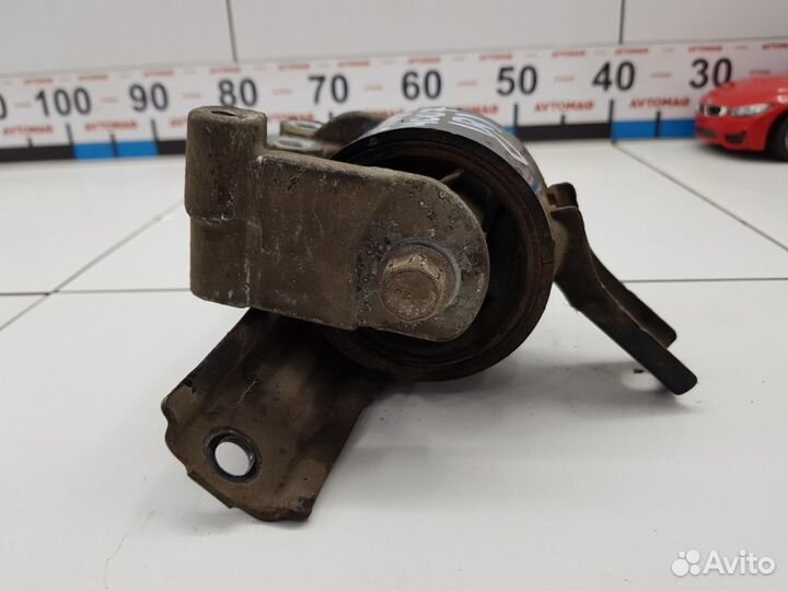 Опора двигателя правая 2,4