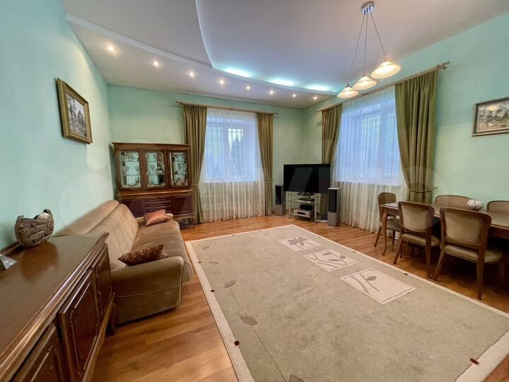 Дом 253,7 м² на участке 12,9 сот.