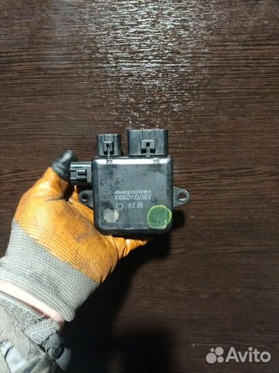 Блок управления вентилятором Mitsubishi Lancer