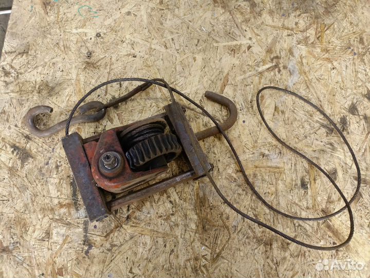 Механическая лебедка таль