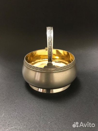 Серебряная сахарница