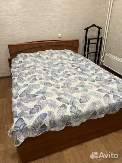 Кровать с матрасом