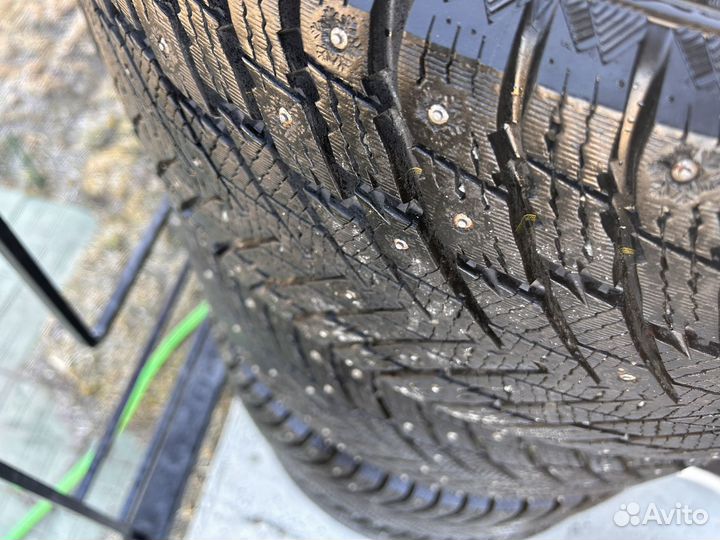 Roadmarch Winter XPro Studs 69 245/45 R18