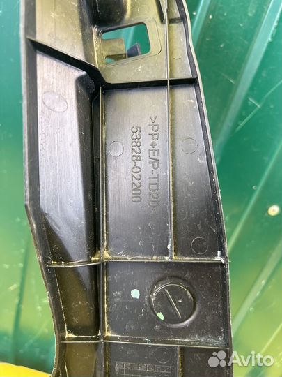 Toyota Corolla E180 Пыльник переднего крыла