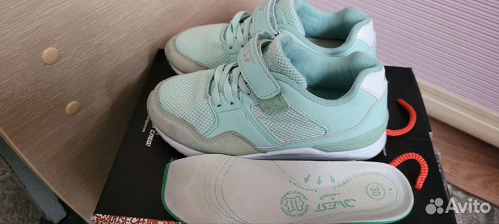 Кроссовки для девочки