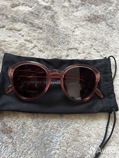 Розовые солнцезащитные очки