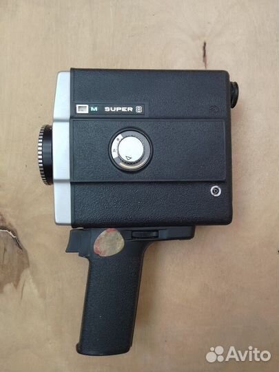 2 фотоаппарата и 2 кинокамеры