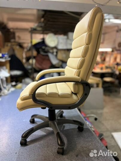 Офисное компьютерное кресло