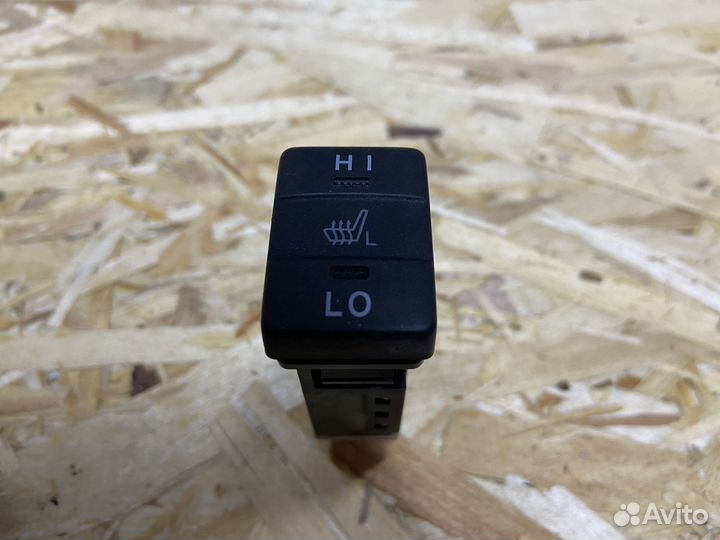 Кнопка подогрева переднего левого сиденья Toyota R