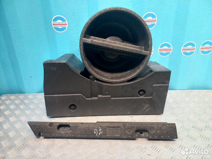 Ящик для инструментов Volkswagen Passat B7 1.4