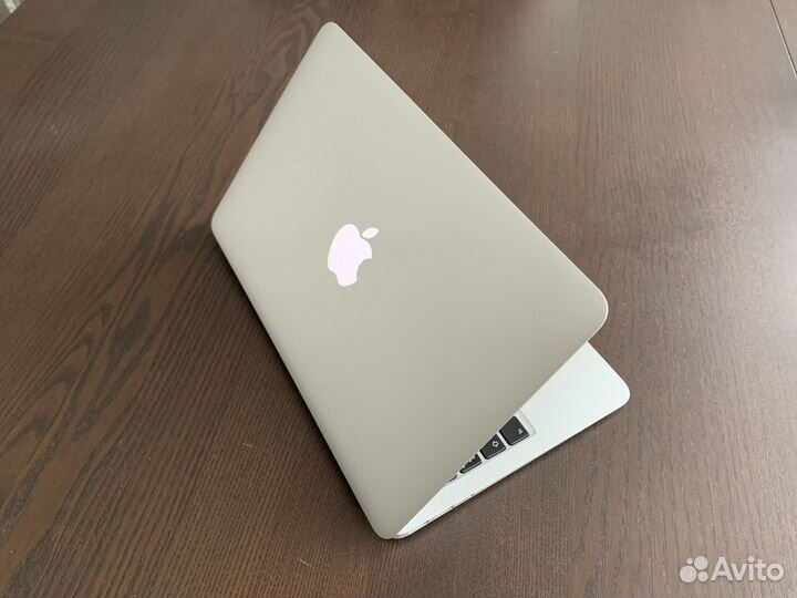 Apple macbook air 11 Mid 2011