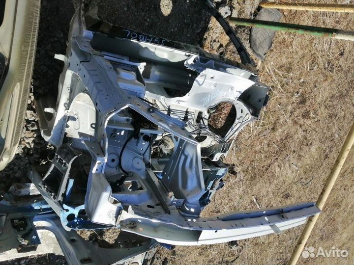 Передняя правая четверть Renault Symbol 2 K4JA712