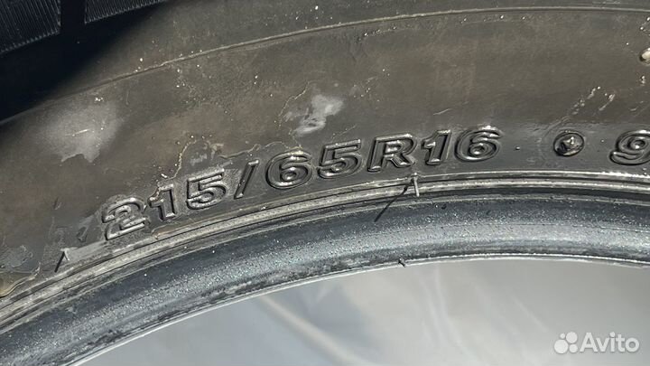 Bridgestone Blizzak Spike-02 SUV 215/65 R16 98T