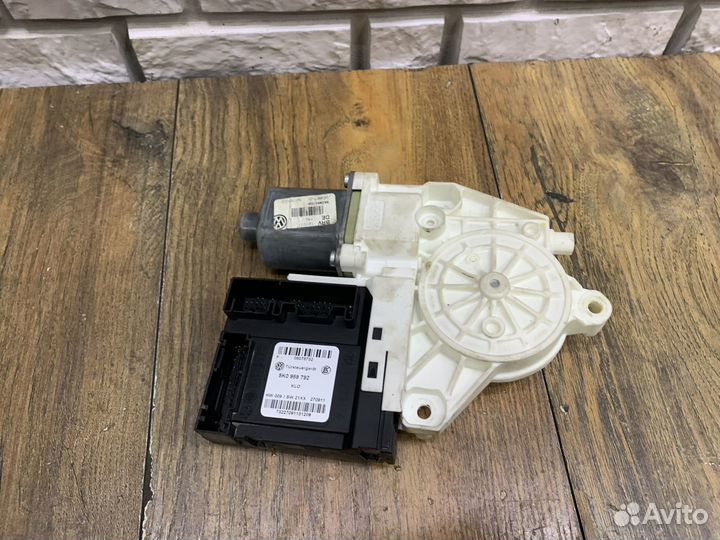 Volkswagen Golf 6 Моторчик стеклоподъемника