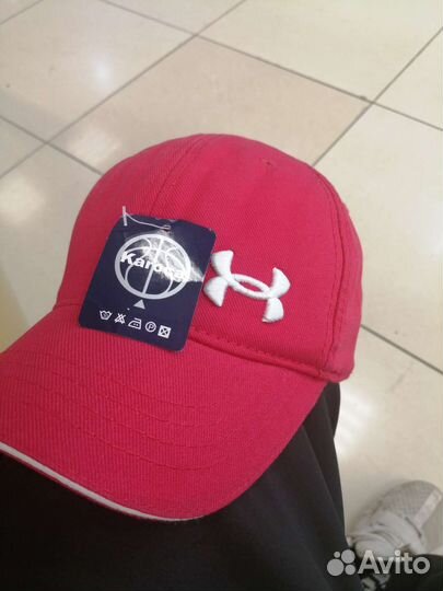 Бейсболка under красная