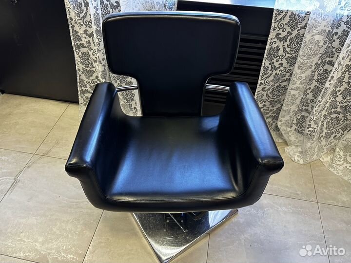 Парикмахерское кресло