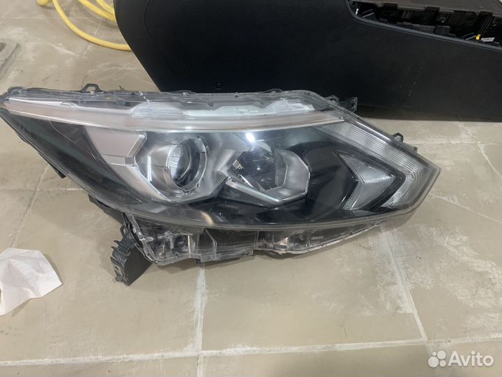Фара правая nissan qashqai j-11 led