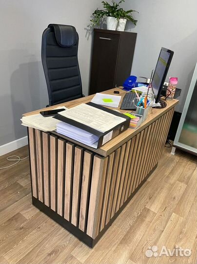 Письменный стол. Офисная мебель