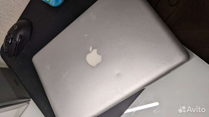 Apple MacBook