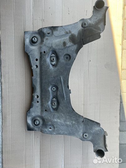 Передний подрамник Renault Megane 3