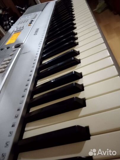 Синтезатор Yamaha PSR e303