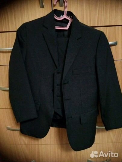 Костюм тройка