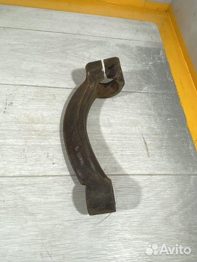 Кронштейн опора левого амортизатора Ssangyong