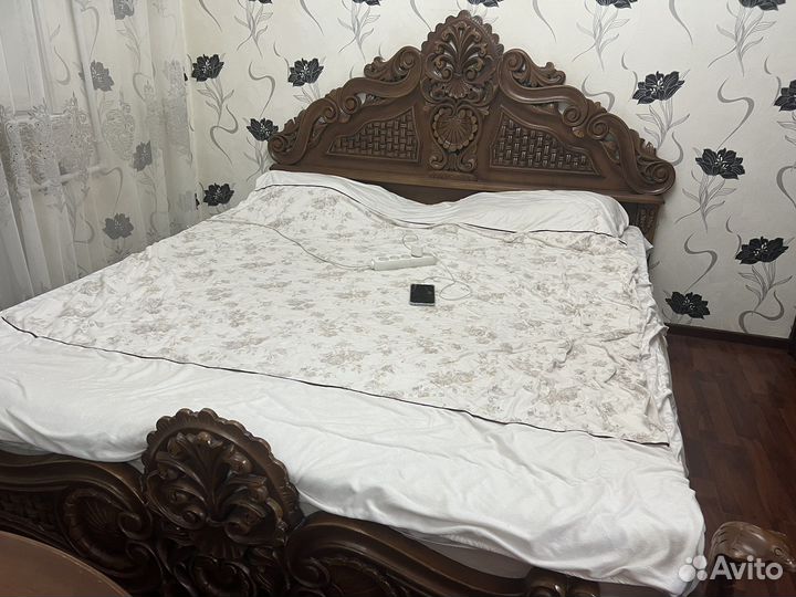 Старинный спальный гарнитур. Производство Иран