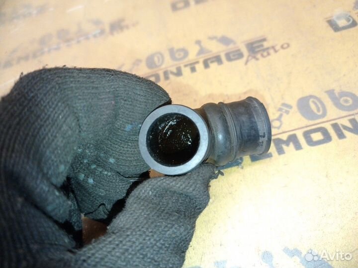 Патрубок вентиляции картерных газов 1.8T Passat B5