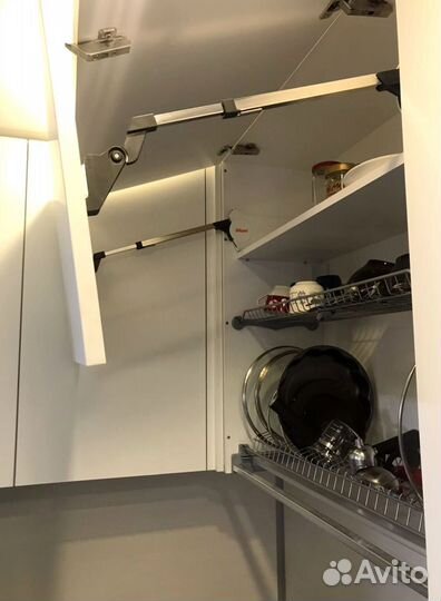 Практичный кухонный гарнитур от производителя