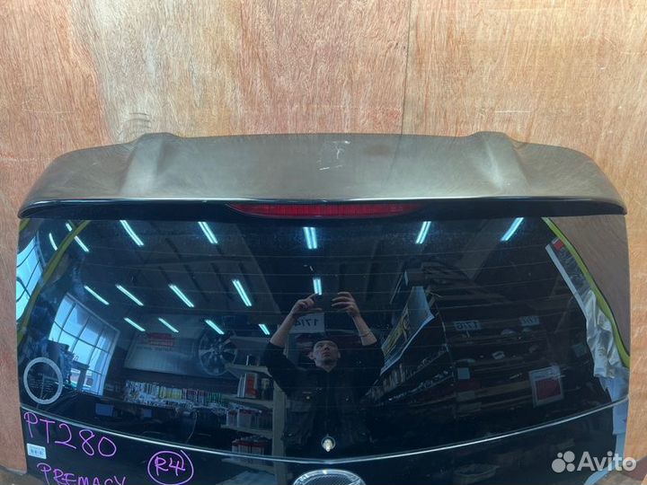 Дверь задняя багажника задняя Mazda Premacy crew