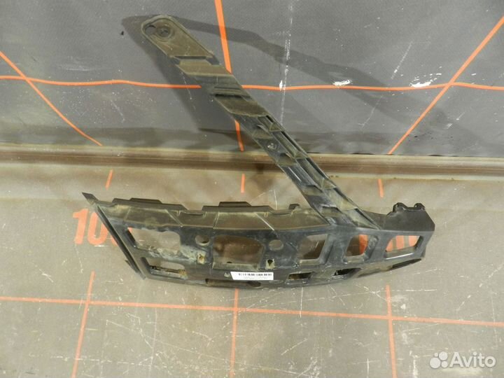 Кронштейн бампера передний - Skoda Octavia A7