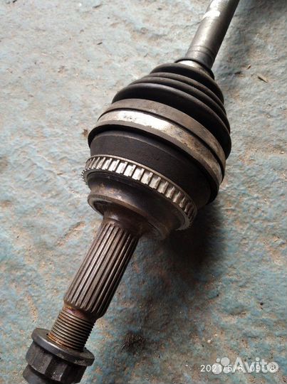 Привод левый Toyota Avensis T250