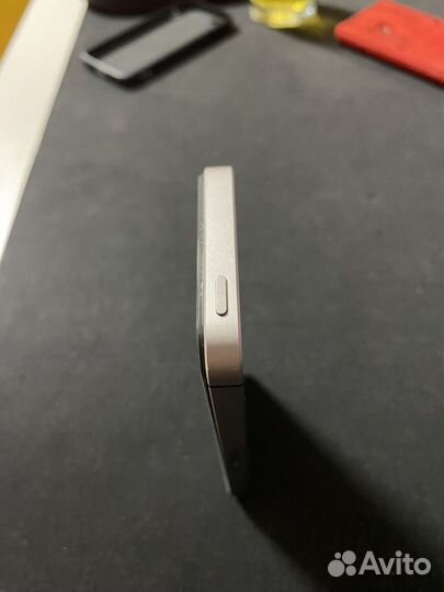 iPhone SE, 32 ГБ