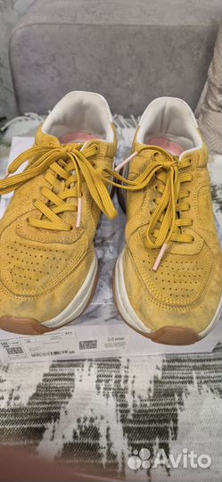 Кроссовки женские