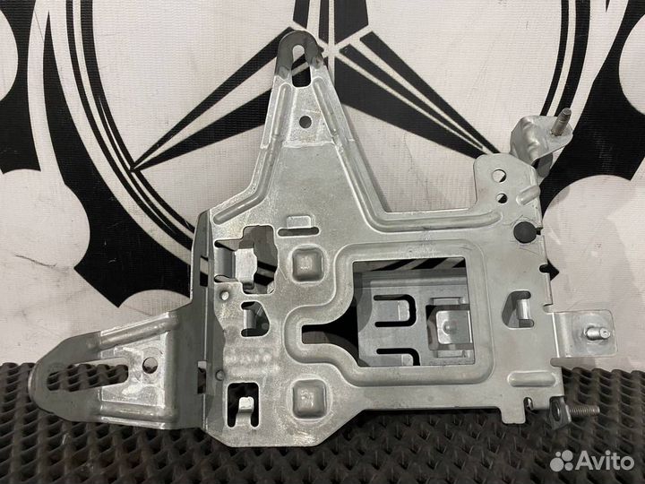 Кронштейн блока управления Mercedes-Benz E-Класс