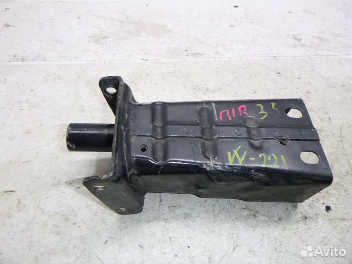 Кронштейн переднего усилителя mercedes benz W221 2