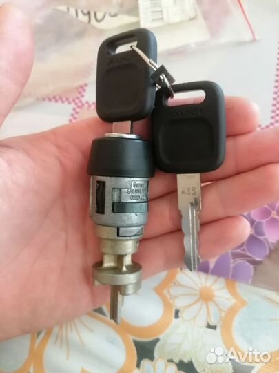 Личинка замка зажигания ауди 100 с4 оригинал Vag