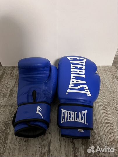 Боксерские перчатки