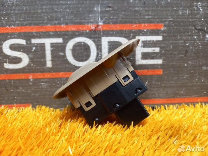 Кнопка стеклоподъемника задняя левая Volvo Xc90