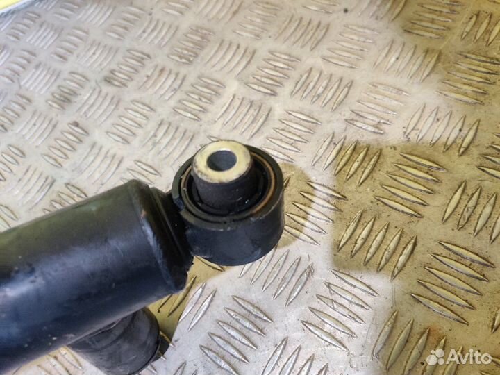 Амортизатор задний Volkswagen Passat Variant B8