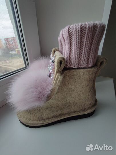 Валеши с декором и помпонами