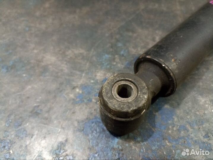 Амортизатор передний Chrysler Crossfire