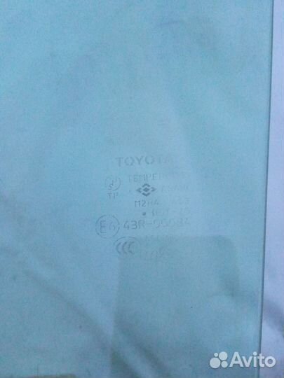 Стекло переднее правое Raf4