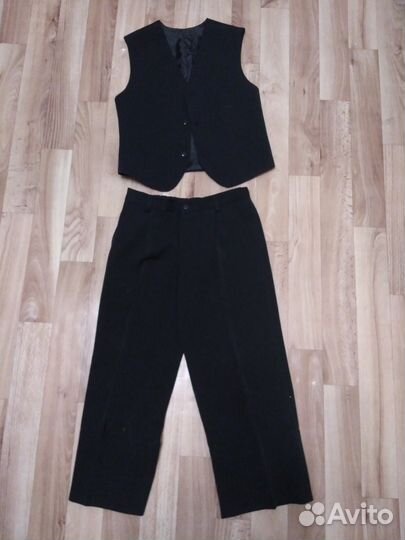 Костюм-двойка классический: жилетка и брюки