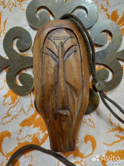 Старинный музыкальный интструмент Варган, хомус