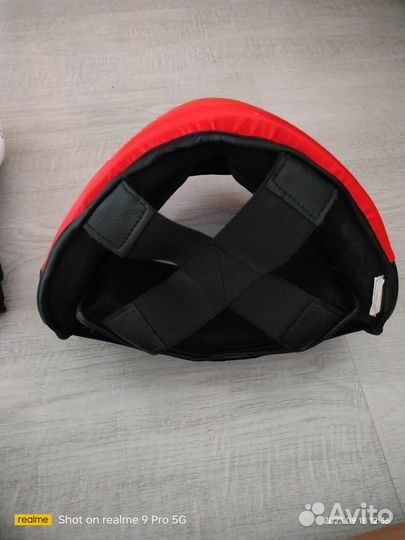 Боксерские перчатки детские, и боксёрский шлем