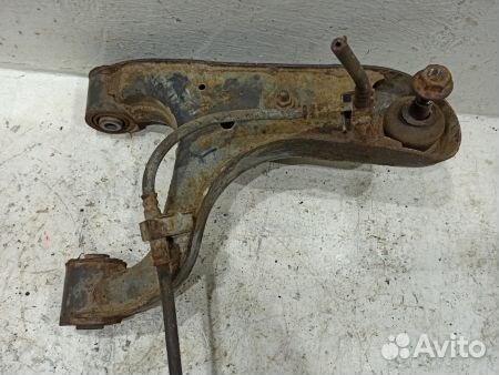 Рычаг задний верхний правый 555011LB0A